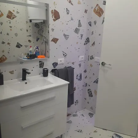 Marina 306 *